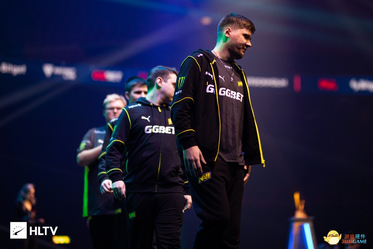 回顧他過去 回顧他過去