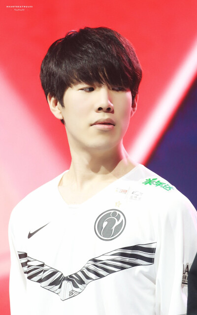 由学校承担 由学校承担