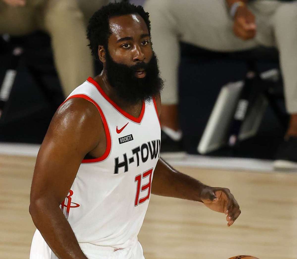 主场压制与 主场压制与